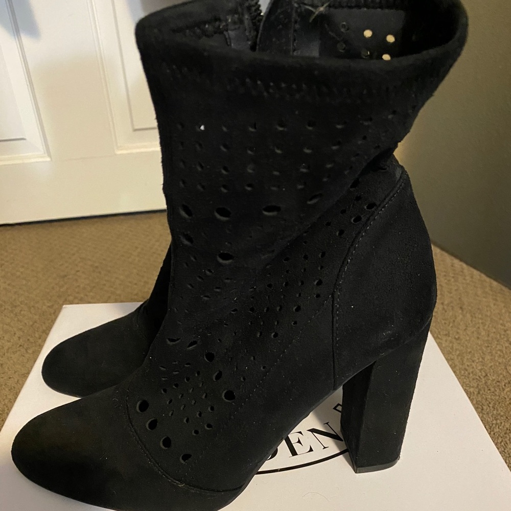 Cute Perforated bootie